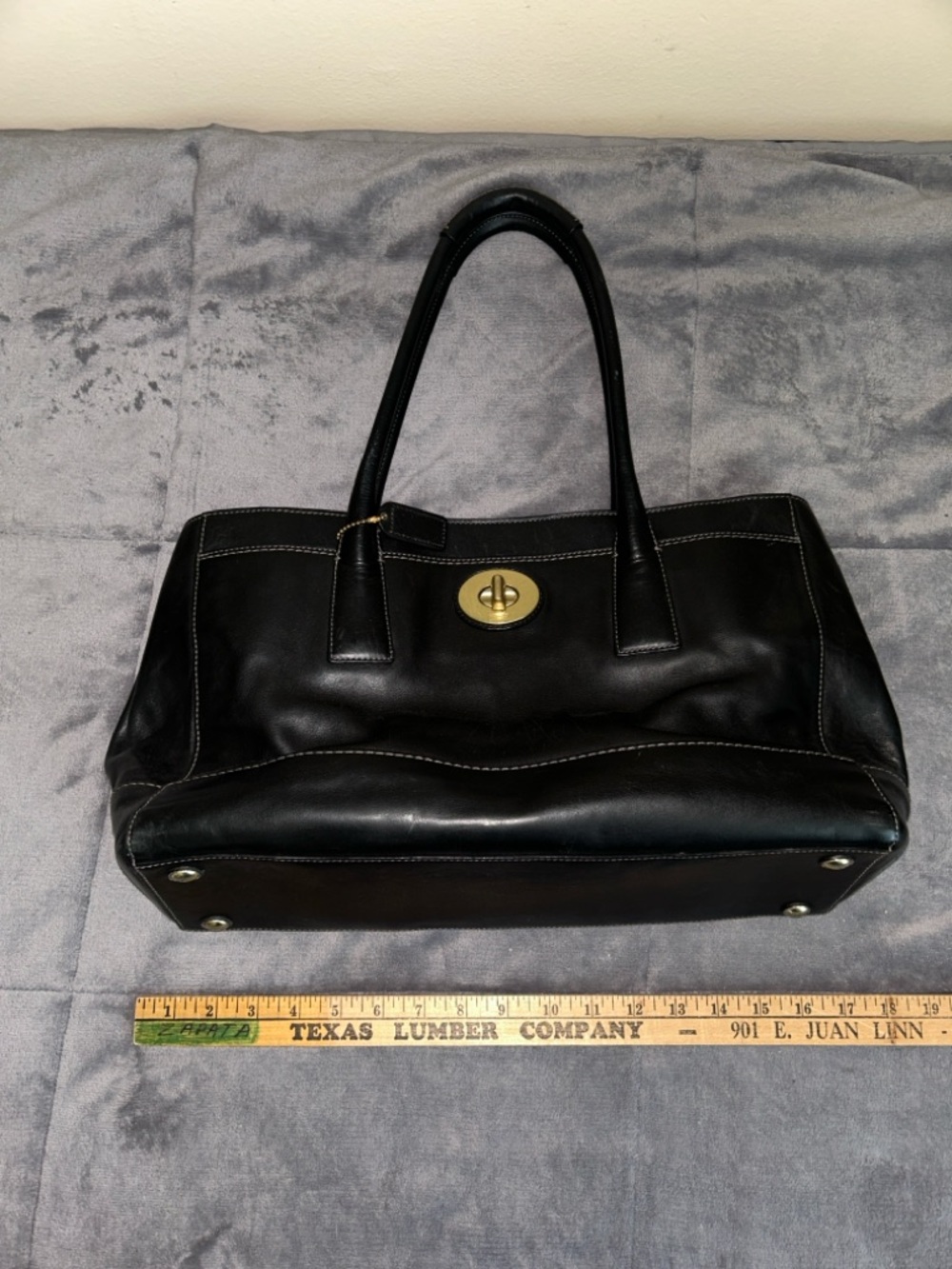 1980 vintage Coach Madeline Black Shoulder Handbag With Turn lock 11554 - Picture 6 of 8